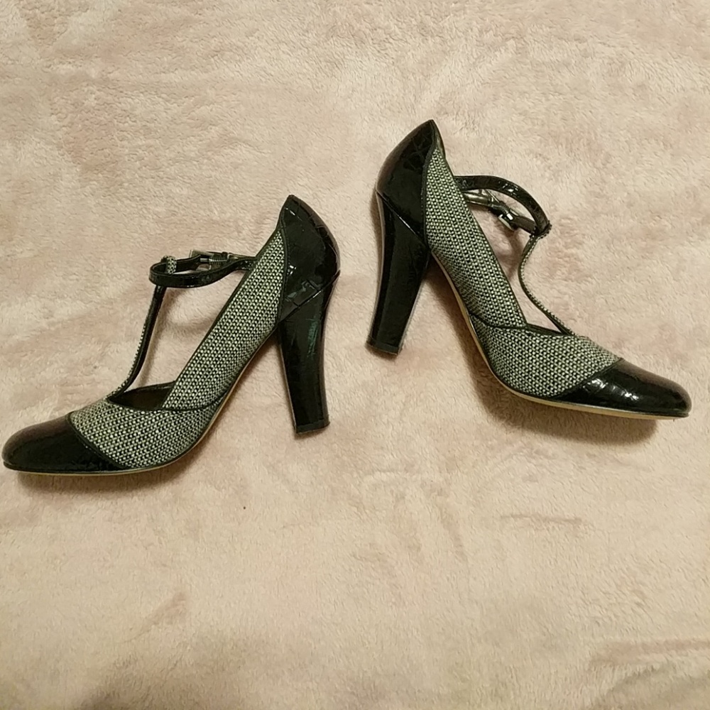 ๐ Tahari Katrina T-Strap Fabric Heel - Picture 2 of 8